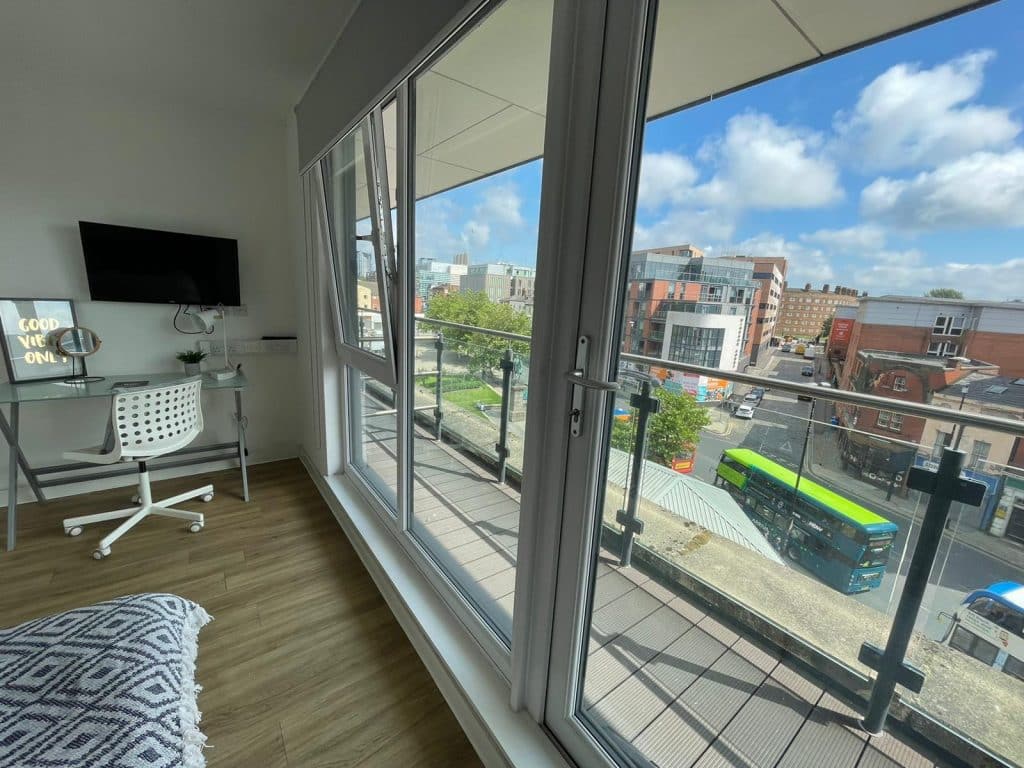 X1 Arndale House | Student Accommodation Liverpool | Balcony Room | bedroom